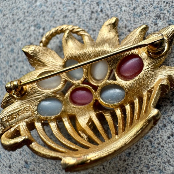 Crown Trifari vintage 1960s jelly belly lucite Easter brooch Alfred Philippe 50s - Picture 12 of 15